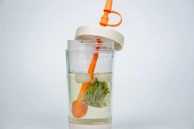 Freshness-Saving Containers Freshness-Saving Containers